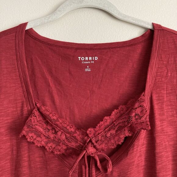 Torrid Womens Plus Red Classic Fit Short Sleeve T-Shirt Size 1X NWT Casual - Picture 2 of 10